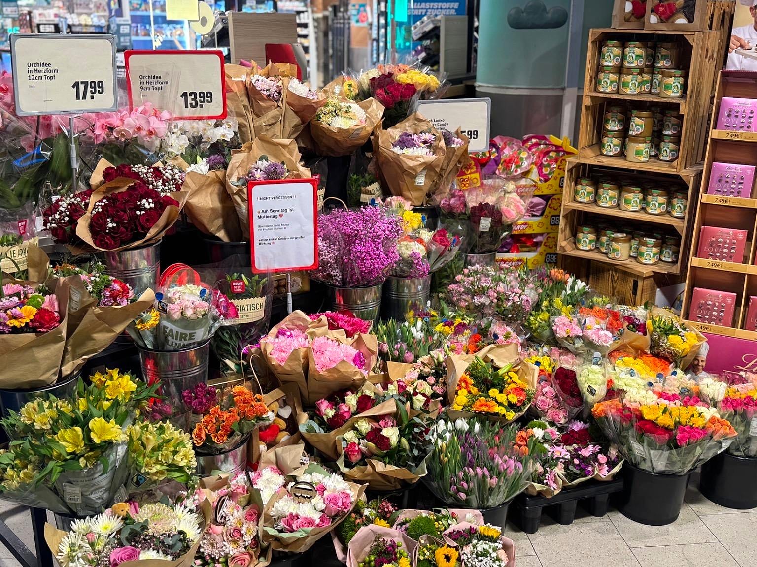 YUNIQ REWE Frankfurt myZeil