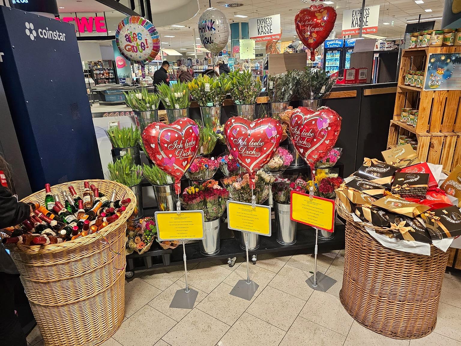 YUNIQ REWE Frankfurt myZeil